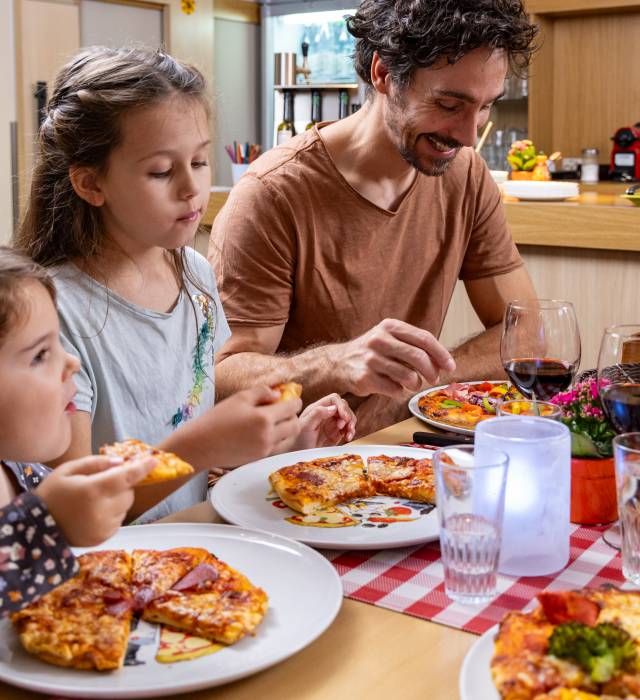 Familie in der Pizzeria im Hotel Deichkrone